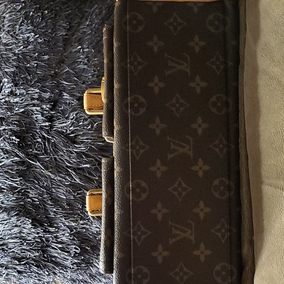 LOUIS VUITTON 🎀 EXCELLENT CONDITION 🩵DISCONTINUED 💄**MANHATTAN PM**💄 - Picture 10 of 14